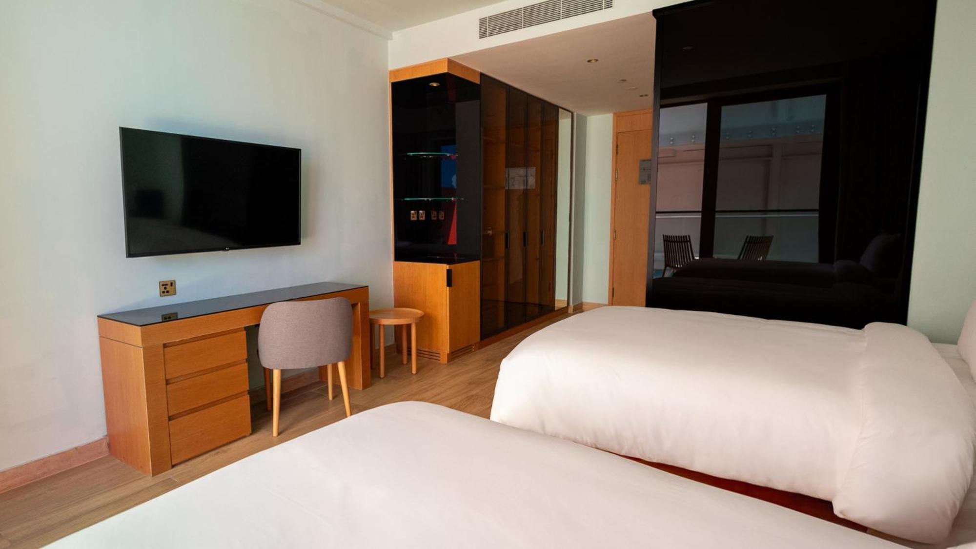 Voco Monaco By Ihg, Adults Only, World Islands Hotel Dubaï